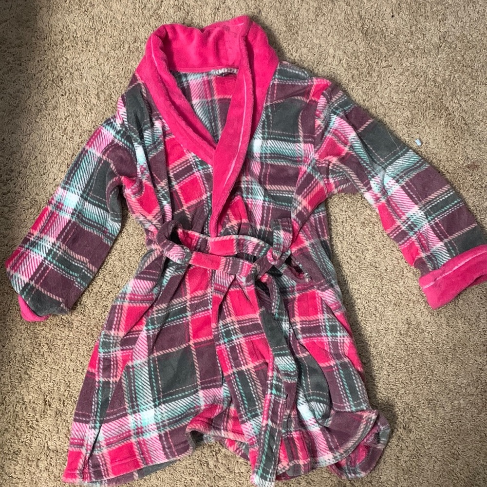 Ulta Pink fuzzy Bath/Lounge Robe